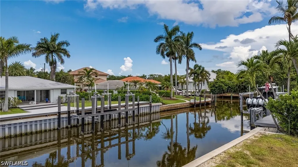 1530 Sandpiper Street Naples FL 34102