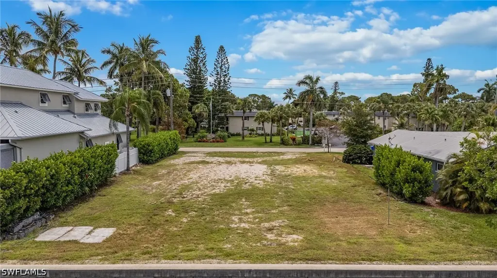 1530 Sandpiper Street Naples FL 34102