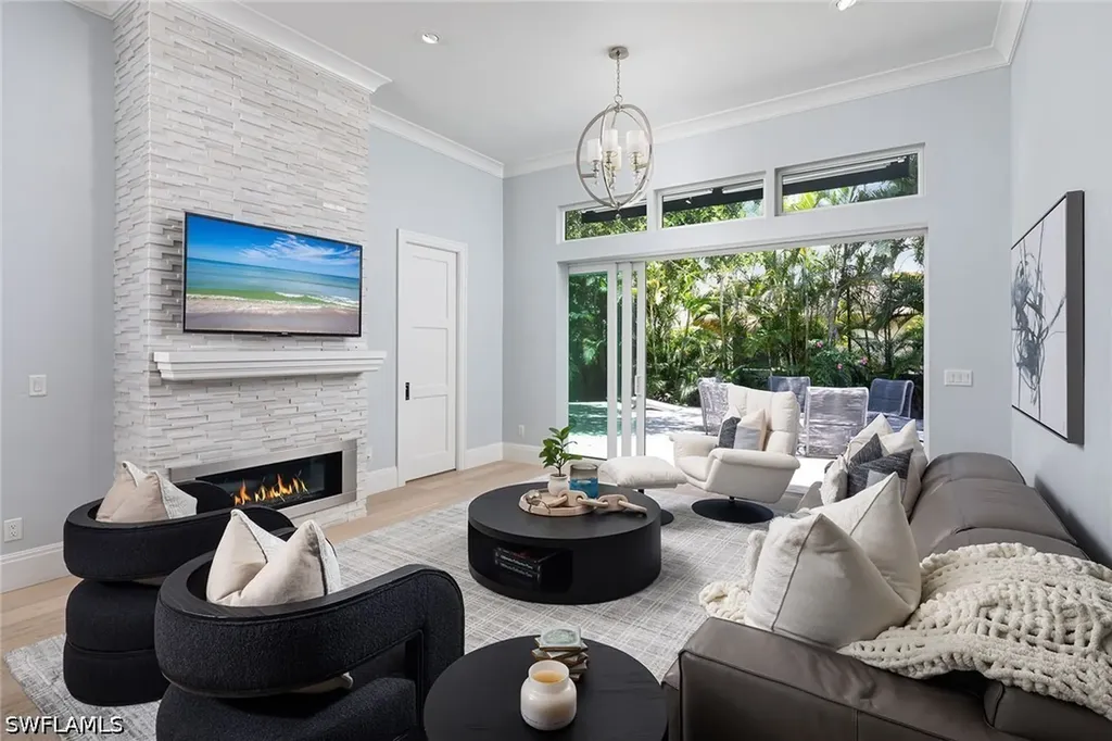 2036 Laguna Way Naples FL 34109