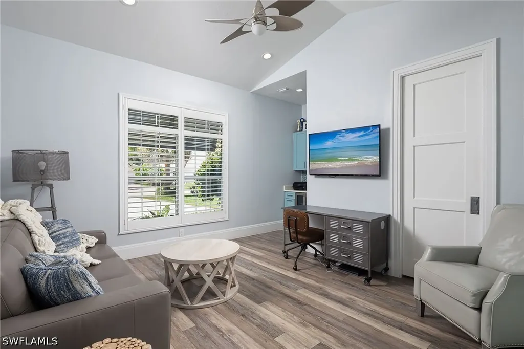 2036 Laguna Way Naples FL 34109