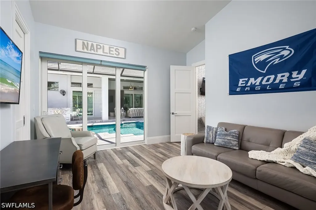 2036 Laguna Way Naples FL 34109