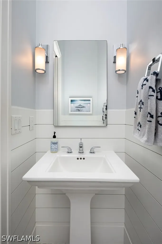 2036 Laguna Way Naples FL 34109