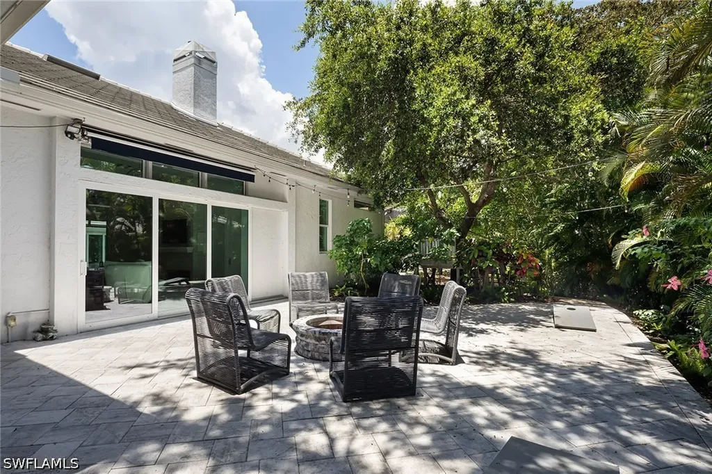 2036 Laguna Way Naples FL 34109