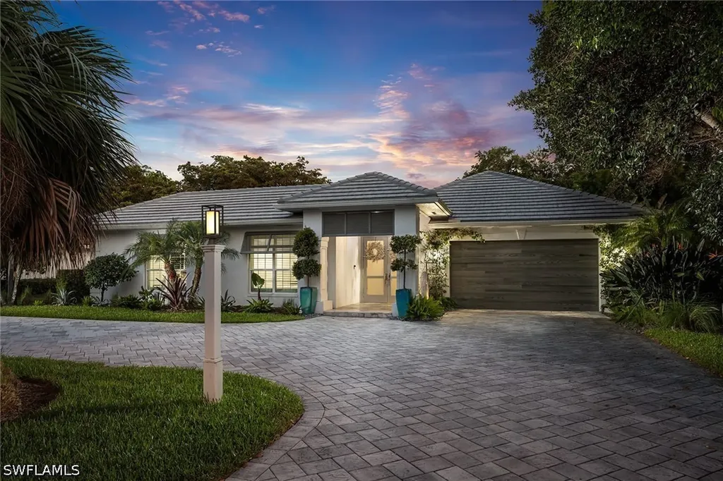 2036 Laguna Way Naples FL 34109