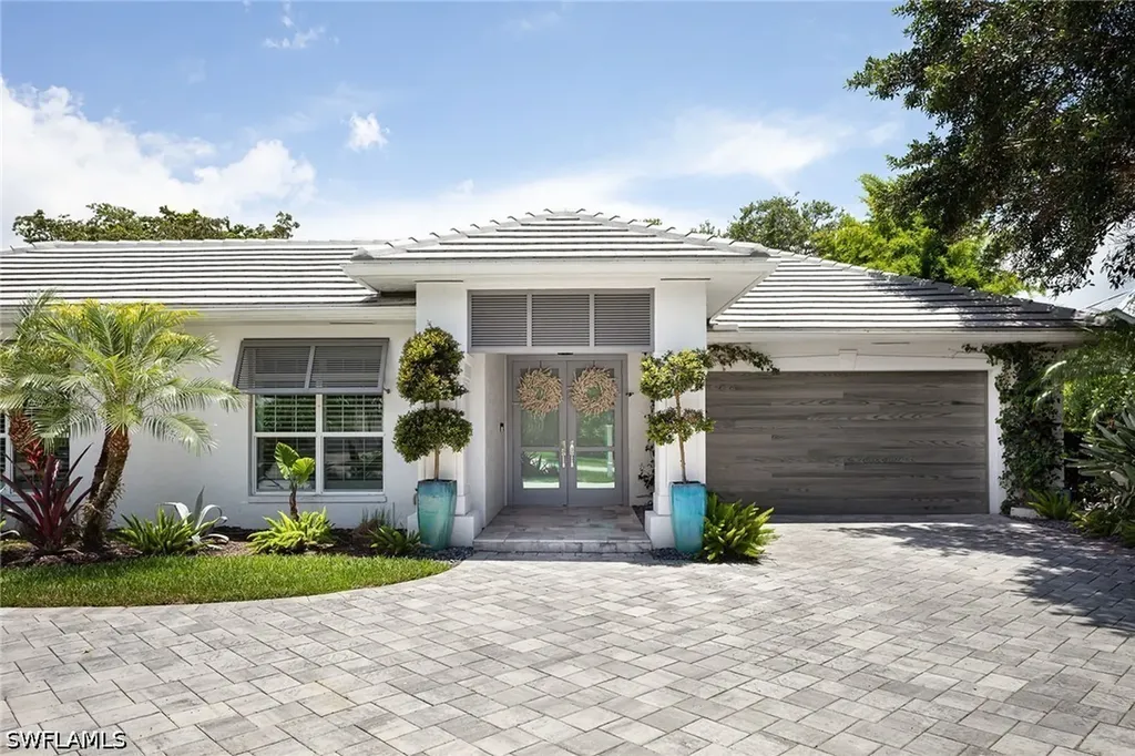 2036 Laguna Way Naples FL 34109