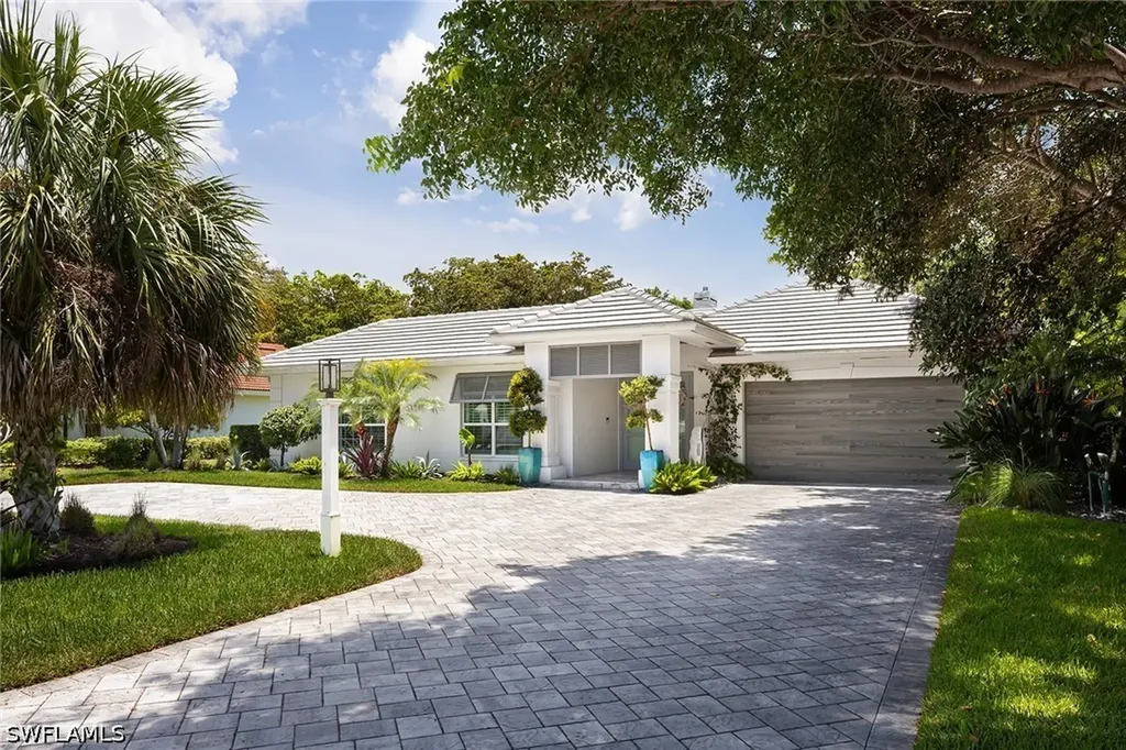 2036 Laguna Way Naples FL 34109