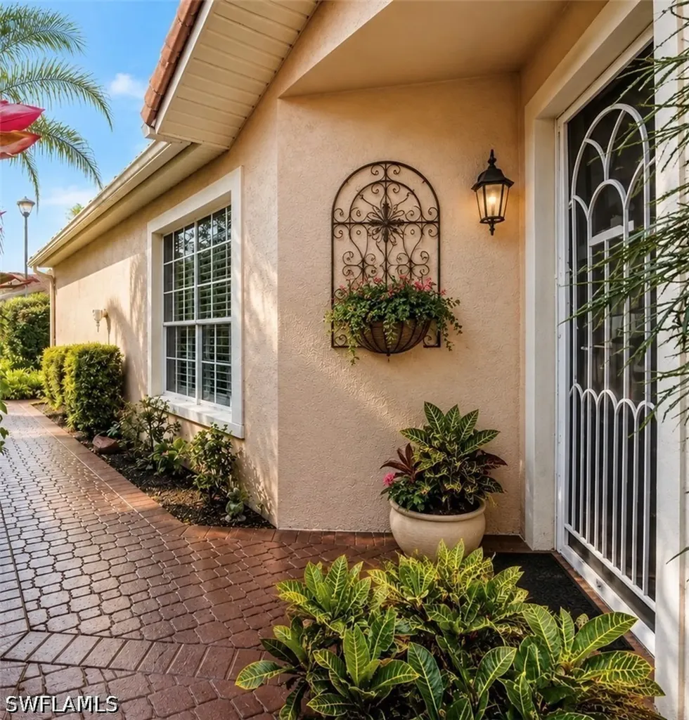 128 Livermore Lane Naples FL 34119
