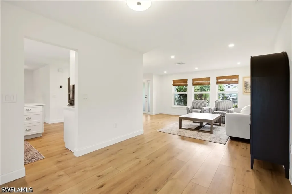 9690 Sussex Street Naples FL 34109