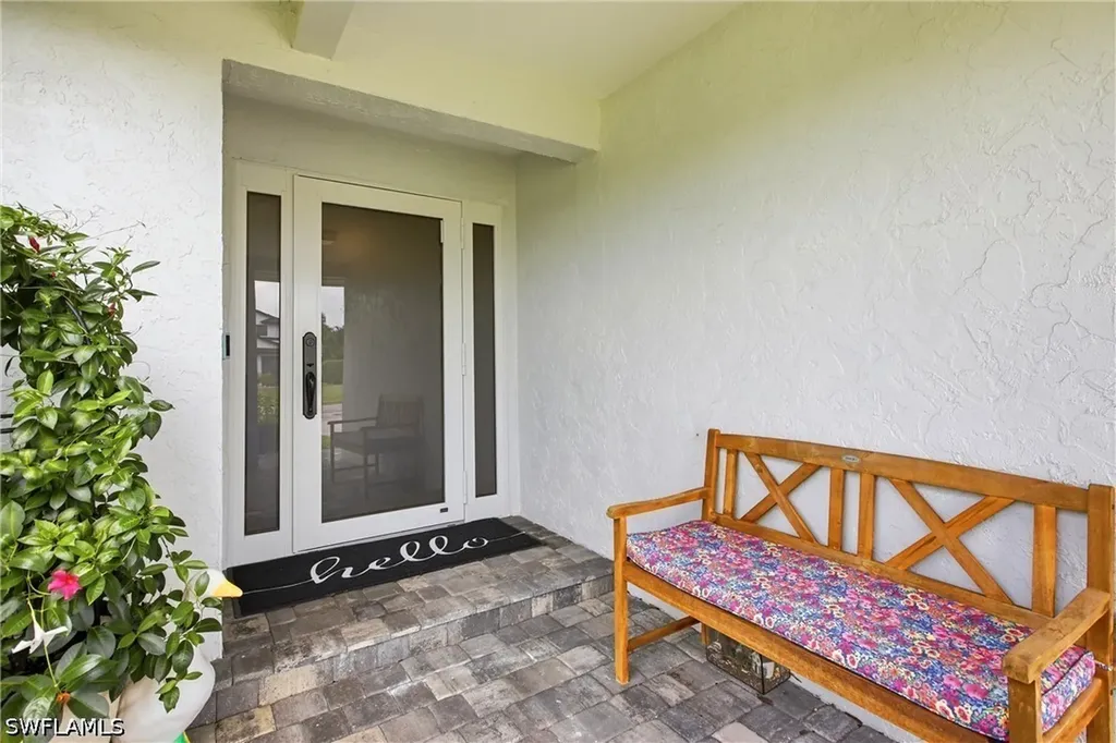9690 Sussex Street Naples FL 34109