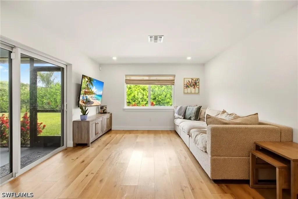 9690 Sussex Street Naples FL 34109