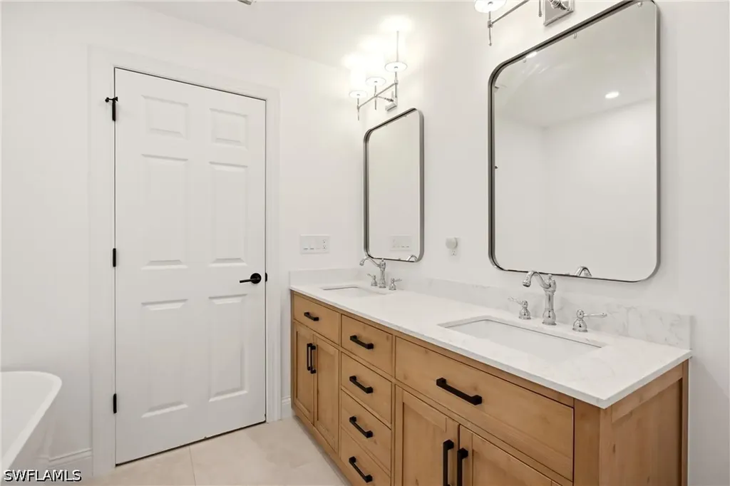 9690 Sussex Street Naples FL 34109