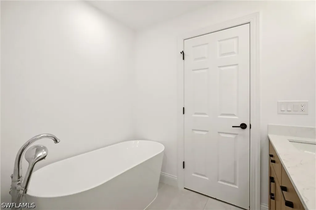 9690 Sussex Street Naples FL 34109