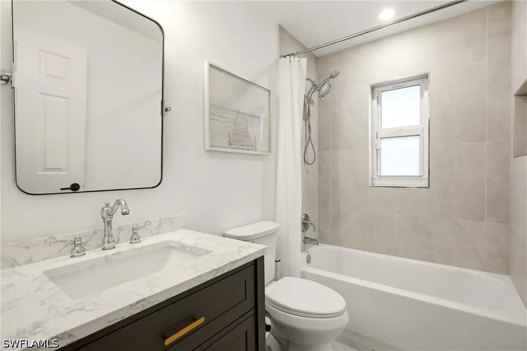 9690 Sussex Street Naples FL 34109