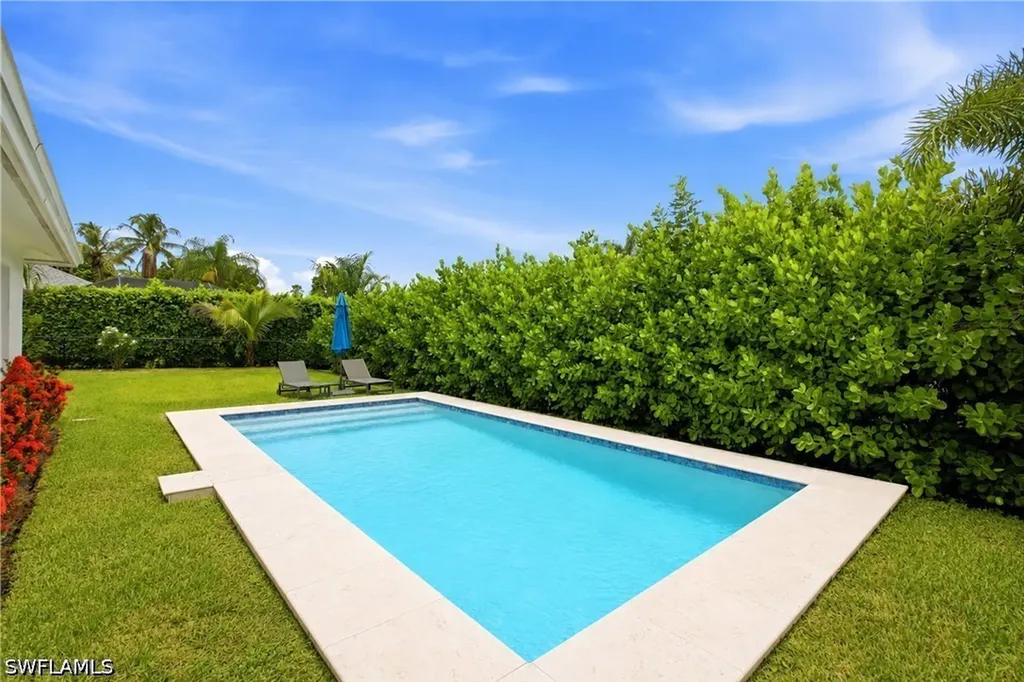 9690 Sussex Street Naples FL 34109