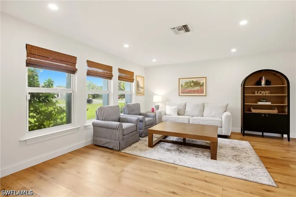 9690 Sussex Street Naples FL 34109