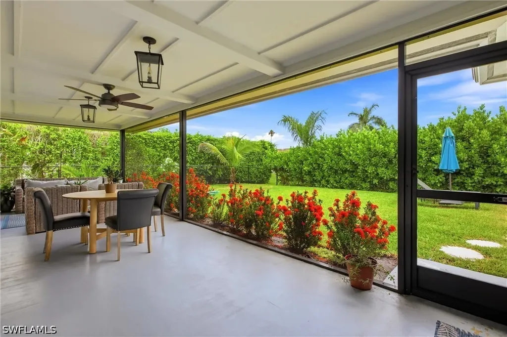 9690 Sussex Street Naples FL 34109