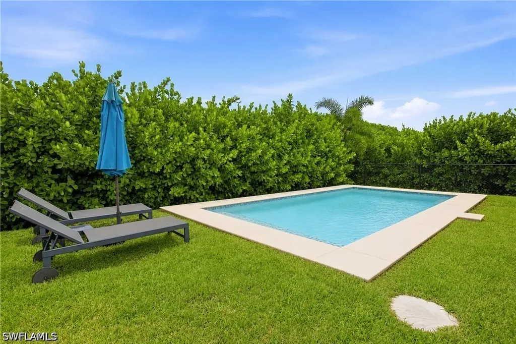9690 Sussex Street Naples FL 34109
