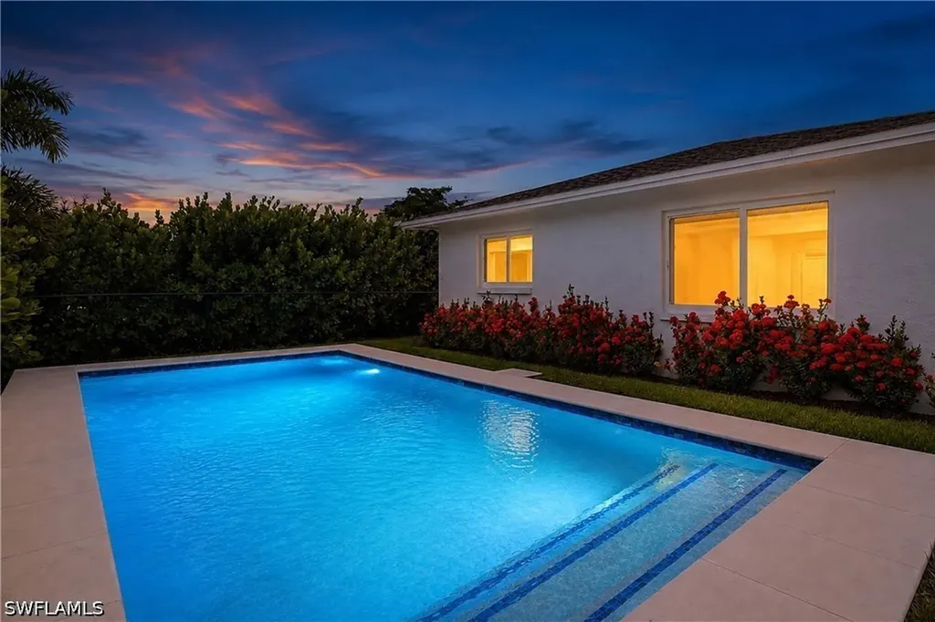 9690 Sussex Street Naples FL 34109