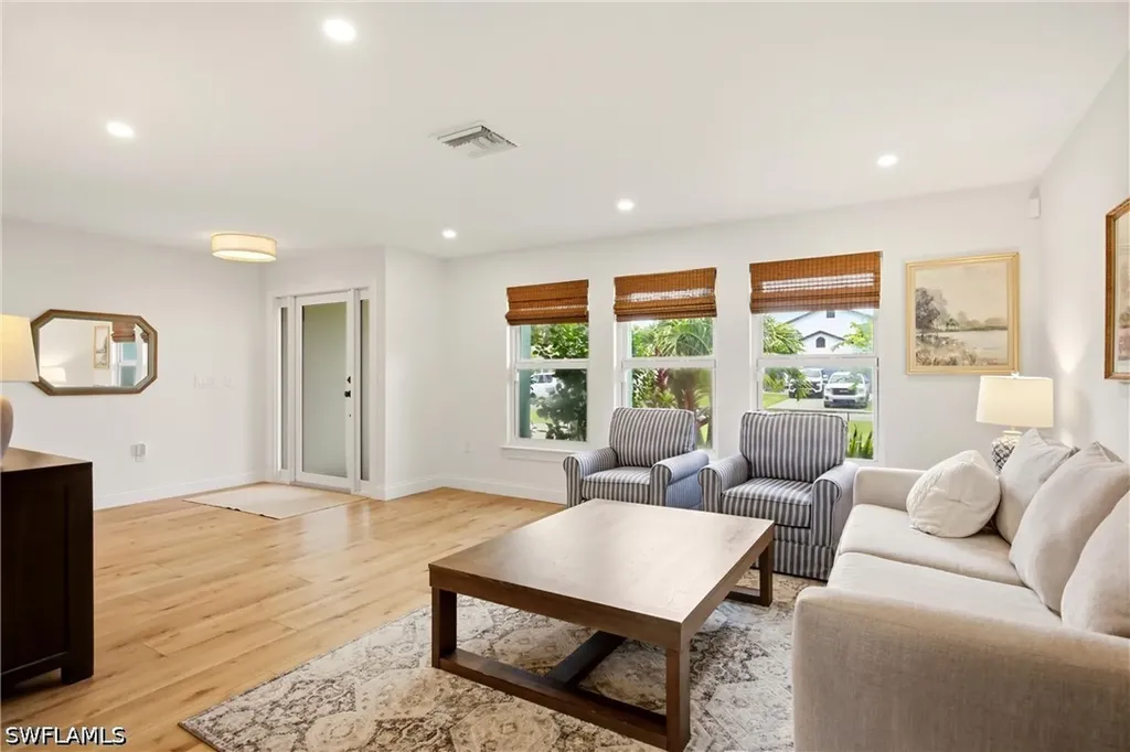 9690 Sussex Street Naples FL 34109