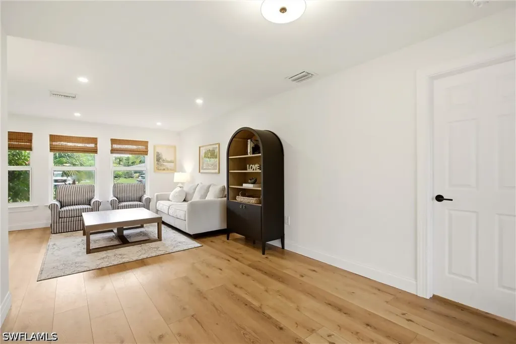 9690 Sussex Street Naples FL 34109