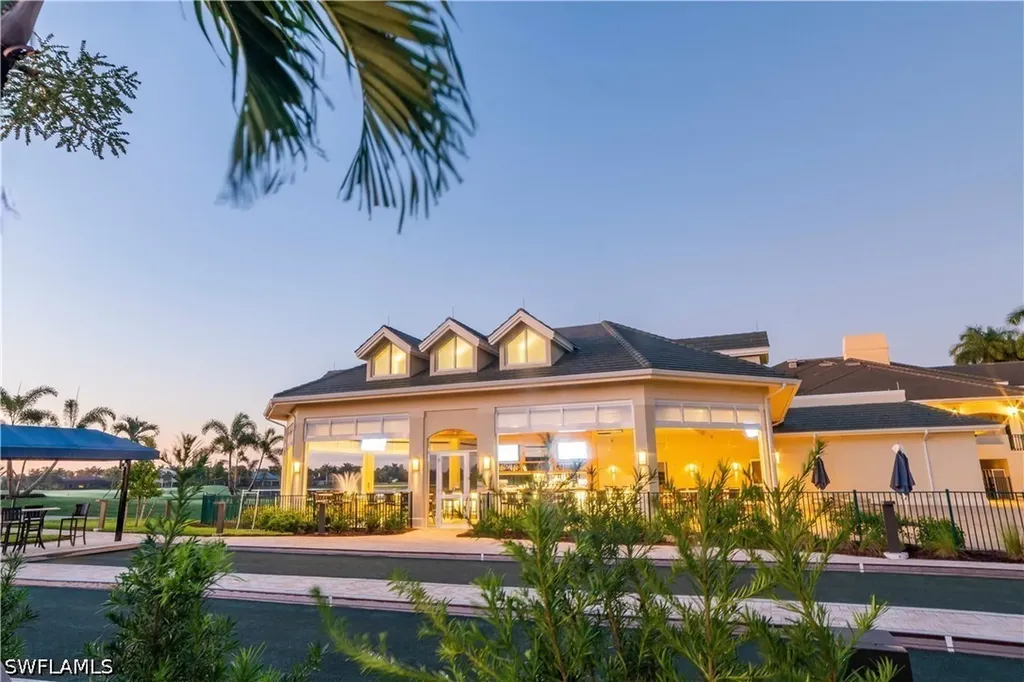 4395 Dover Court Naples FL 34105