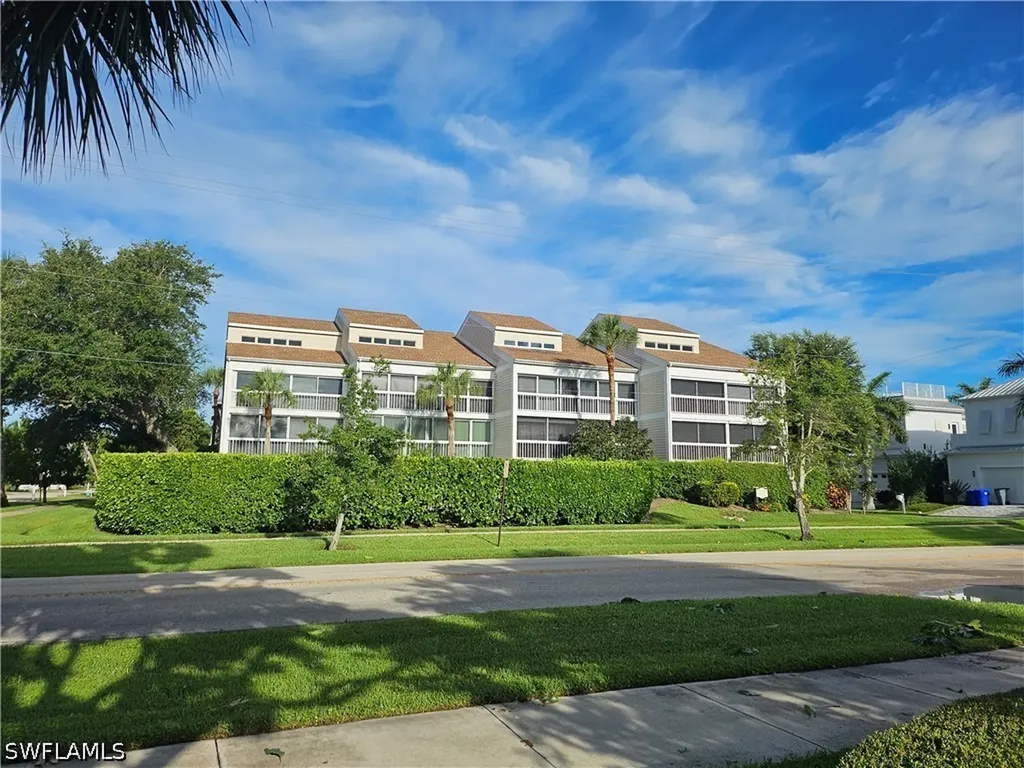 1050 9th Street S Naples FL 34102