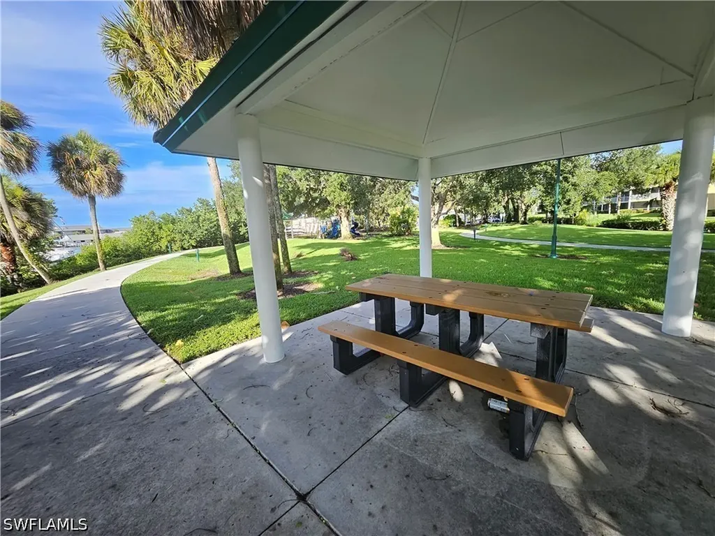 1050 9th Street S Naples FL 34102