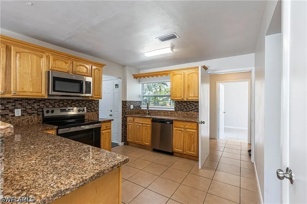 4009 SE 9th Court Cape Coral FL 33904