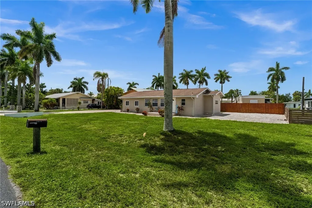 12071 Palm Drive Fort Myers FL 33908