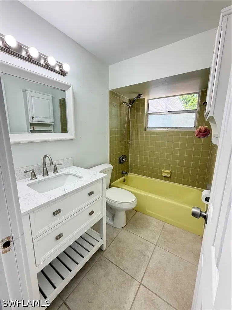 1781 Smugglers Cove Naples FL 34112