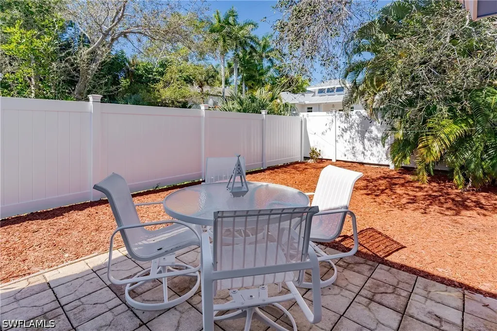 1781 Smugglers Cove Naples FL 34112