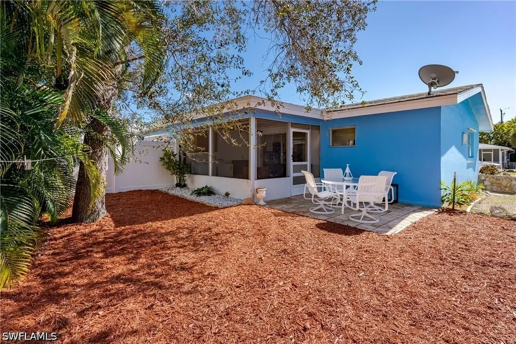 1781 Smugglers Cove Naples FL 34112