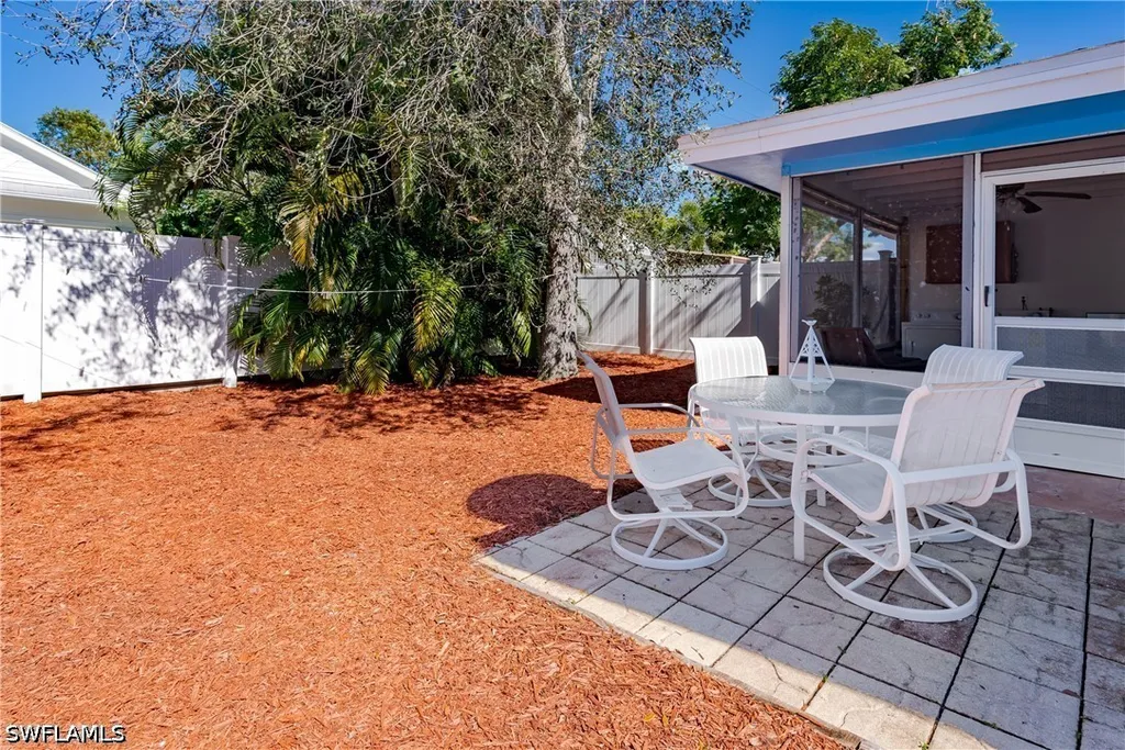 1781 Smugglers Cove Naples FL 34112
