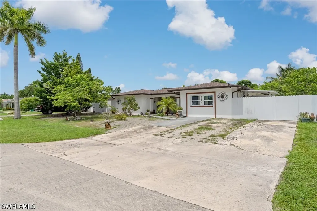 2200 44th Street SW Naples FL 34116