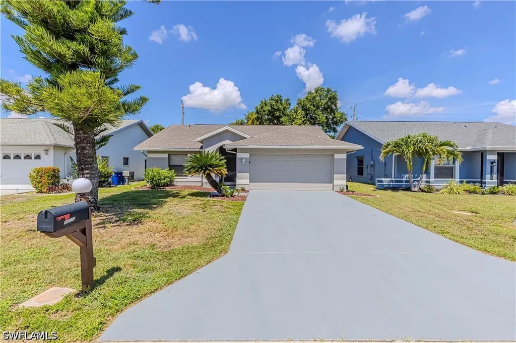 Fort Myers FL, 13114 Regent Circle