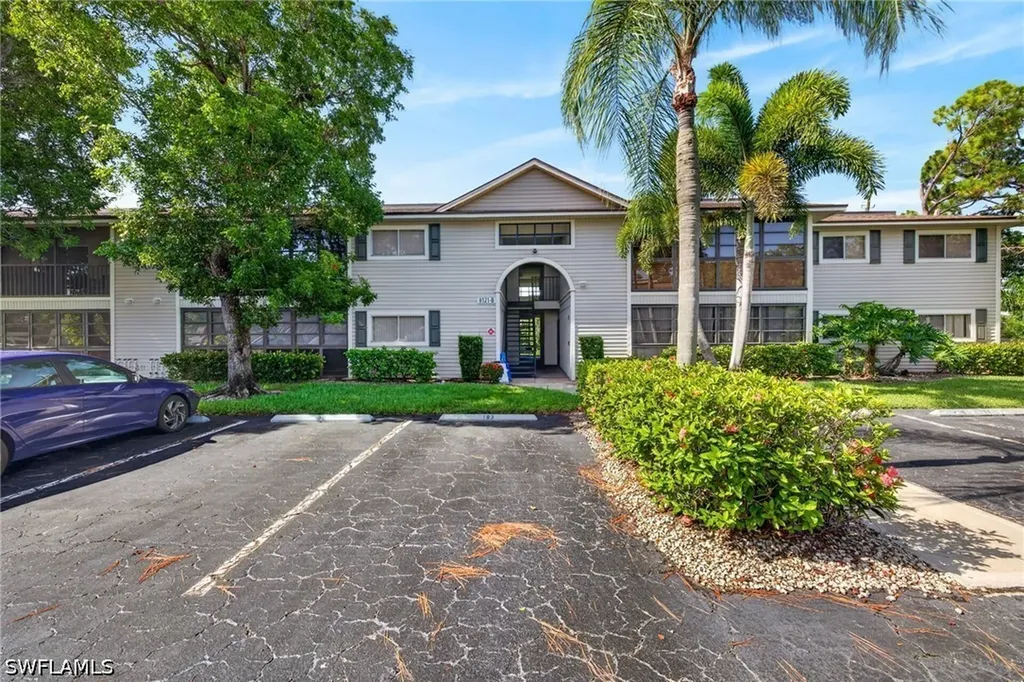 8121 S Woods Circle Fort Myers FL 33919