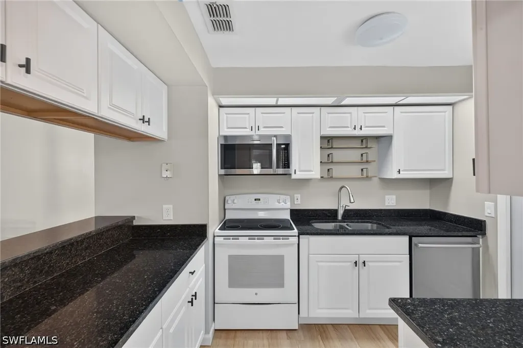 8121 S Woods Circle Fort Myers FL 33919