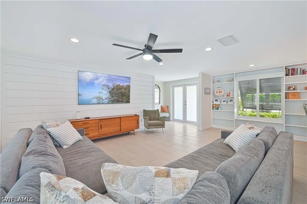 8719 Crest Lane Fort Myers FL 33907