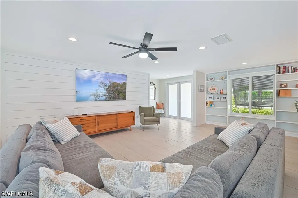 8719 Crest Lane Fort Myers FL 33907