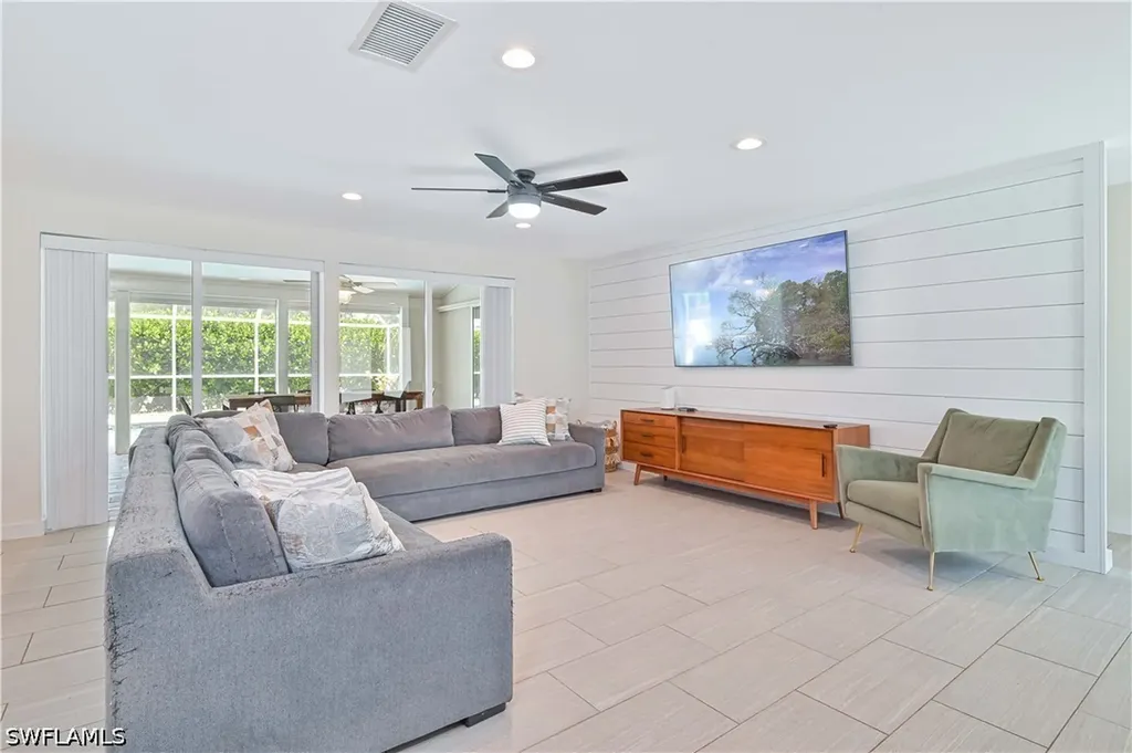 8719 Crest Lane Fort Myers FL 33907