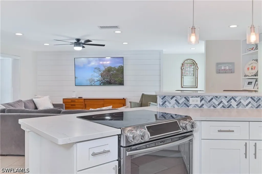8719 Crest Lane Fort Myers FL 33907