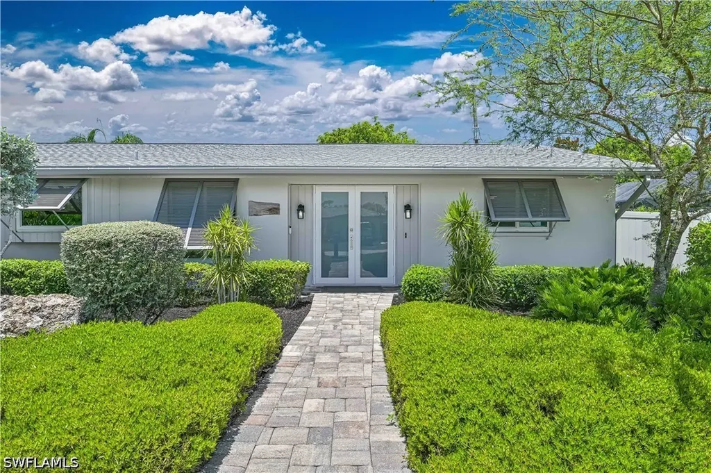 8719 Crest Lane Fort Myers FL 33907