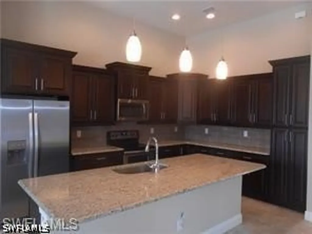 1901 SE 21st Terrace Cape Coral FL 33990