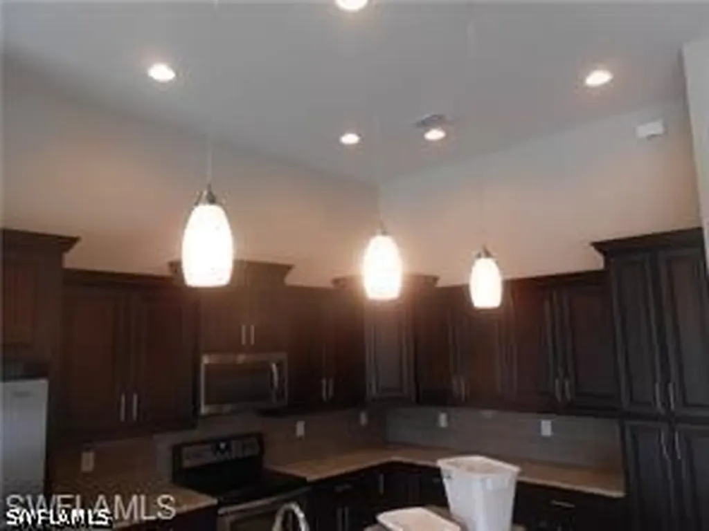 1901 SE 21st Terrace Cape Coral FL 33990