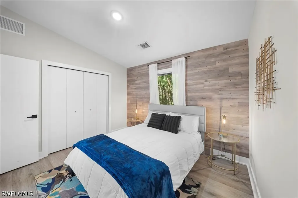 3260 Woodside Avenue Naples FL 34112