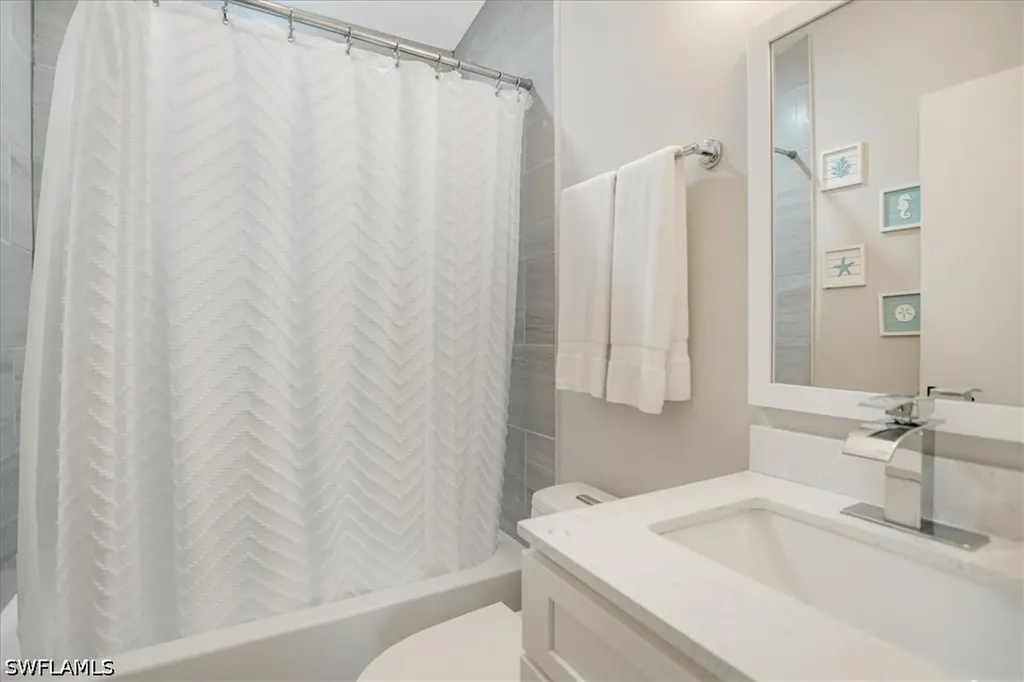 3260 Woodside Avenue Naples FL 34112
