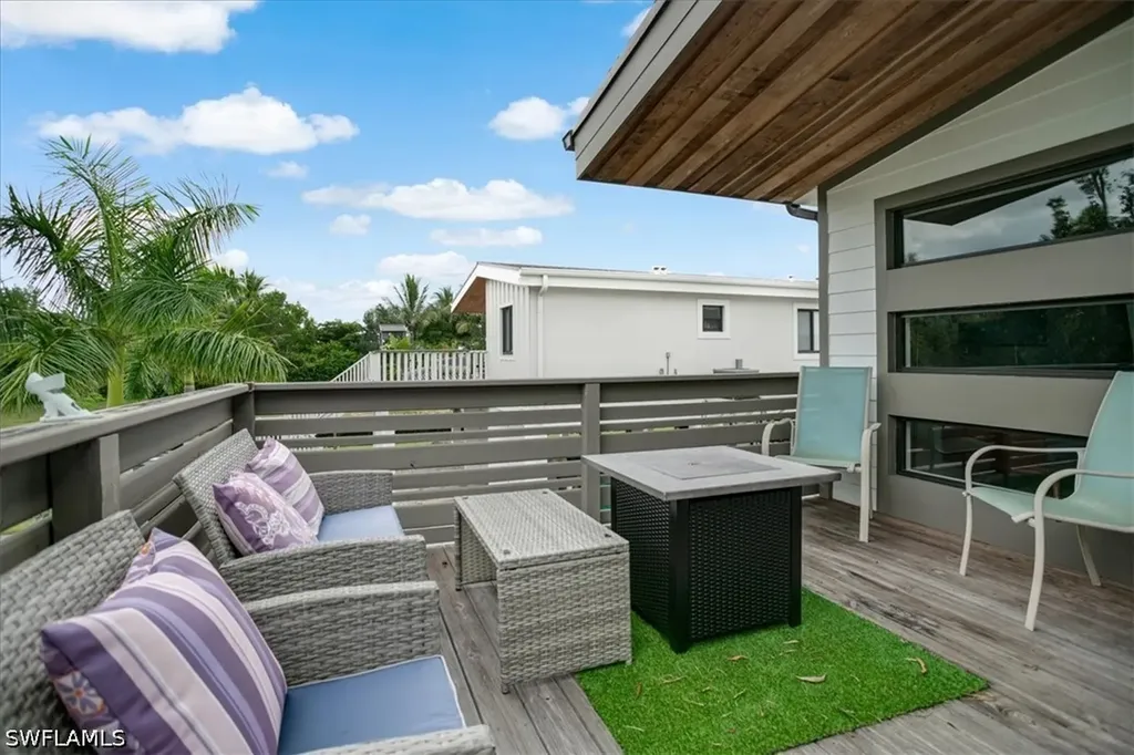 3260 Woodside Avenue Naples FL 34112