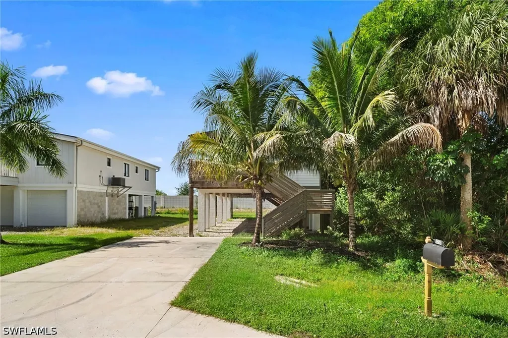 3260 Woodside Avenue Naples FL 34112