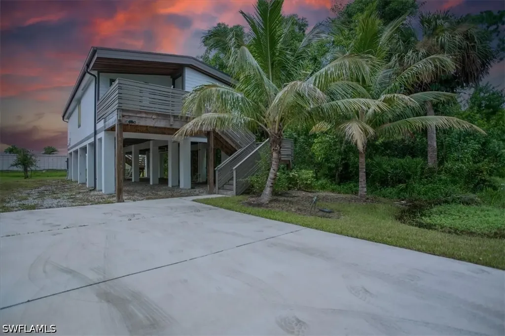 3260 Woodside Avenue Naples FL 34112