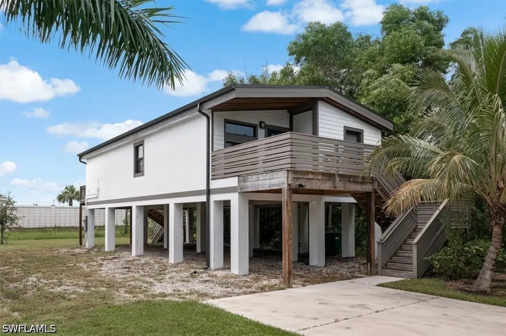 3260 Woodside Avenue Naples FL 34112